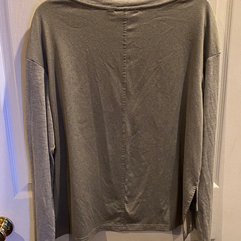 Harley-Davidson Light Gray Long Sleeve Scoop Neck Top - Picture 3 of 7